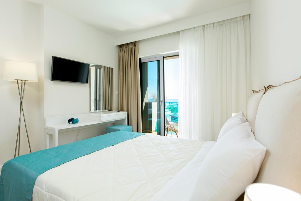 Golden Coast Seaside Apartments Rethymno  Room photo
